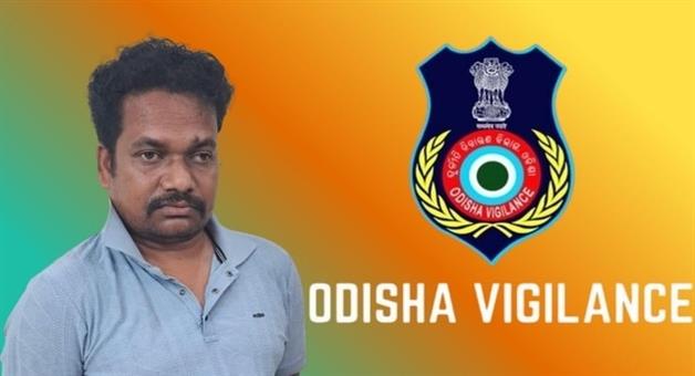 Khabar Odisha:odisha-vigilance-arrests-cuttack-deo-staffer-in-rs-51-53-lakh-embezzlement-case