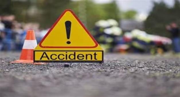 Khabar Odisha:one-youth-dies-and-another-injures-in-bus-accident-at-jajpur-town