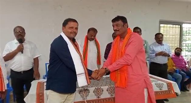 Khabar Odisha:party-member-joined-bjp-at-bargarh