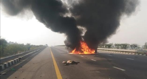 Khabar Odisha:passengers-burnt-to-death-in-a-horrific-road-accident