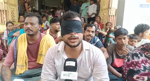 Khabar Odisha:people-protest-at-bargarh-municipalty-office