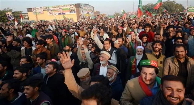 Khabar Odisha:pok-violence-imran-khan-pti-protests-pakistan