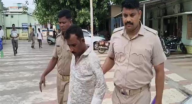 Khabar Odisha:police-arrests-father-in-alleagation-of-rape-to-his-daughter