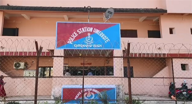 Khabar Odisha:police-raid-gambling-den-arrest-7-and-seize-two-bolero-vehicles-at-umerkote