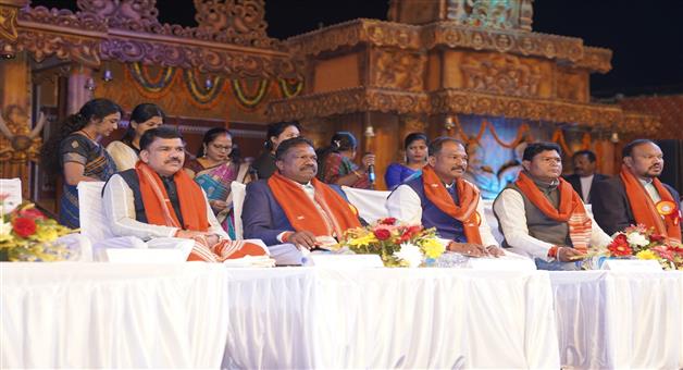 Khabar Odisha:political-drama-on-mandei-mahotsav-stage