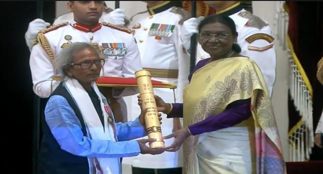 Khabar Odisha:president-murmu-presents-padma-award-2026