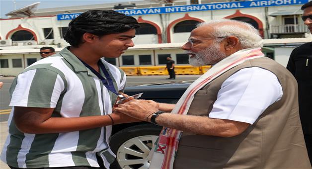 Khabar Odisha:prime-minister-modi-meets-vaibhab-suryabanshi