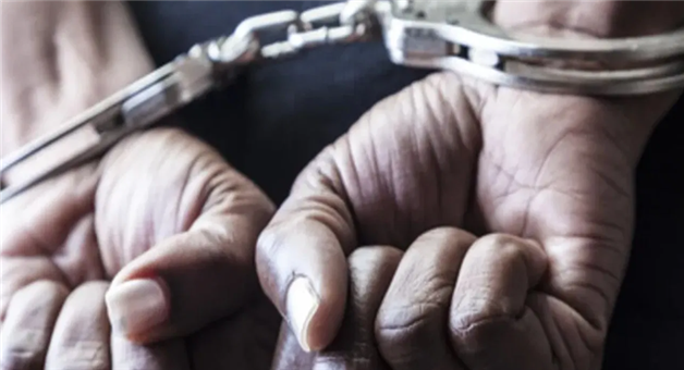 Khabar Odisha:pulwama-terror-associate-arrested-weapons-seized