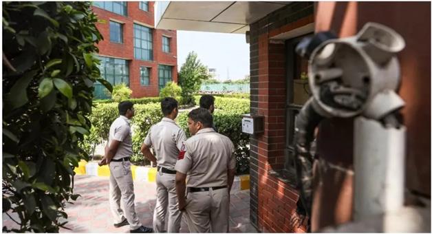 Khabar Odisha:pune-engineer-comitted-suicide-jump-from-seventh-floor-of-office-terrace-death-note