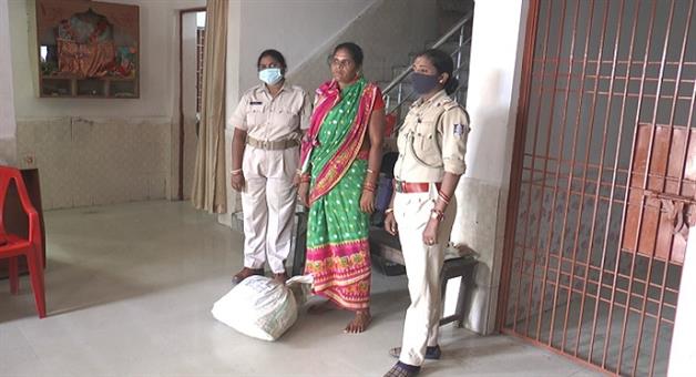 Khabar Odisha:raid-at-deogarh-one-women-arrested