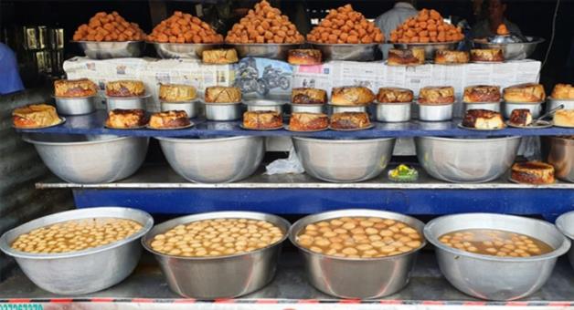 Khabar Odisha:raid-at-pahala-sweet-shop-detailed-inspection-in-progress