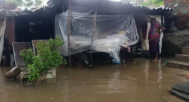 Khabar Odisha:rain-water-enters-to-residency-area-of-bargada-city