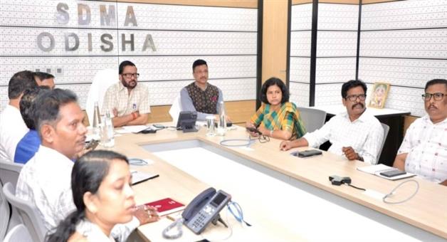 Khabar Odisha:revenue-minister-reviews-heavy-rain-situation-in-odisha-33-odraf-teams-deployed-seoc-active-24x7