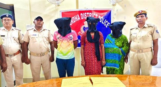 Khabar Odisha:rs-50-lakh-brown-sugar-seized-in-odishas-khurda-two-women-among-3-arrested