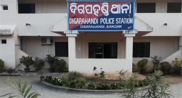 Khabar Odisha:rs-60-lakh-of-gold-and-8-lakh-cash-loot-in-digapahandi-area