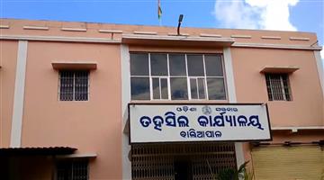Khabar Odisha:sand-maffia-assaults-women-ri-in-baliapal