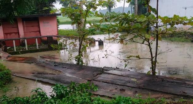 Khabar Odisha:school-boundary-wall-collapses-in-puris-delang-no-casualty-reported