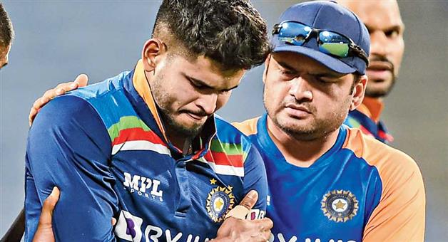 Khabar Odisha:shreyash-ayer-backbone-injury