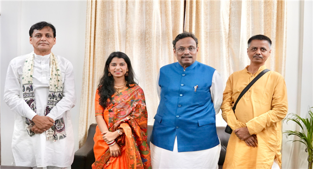 Khabar Odisha:singer-maithili-thakur-may-contest-in-bihar-election