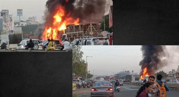 Khabar Odisha:six-people-were-killed-after-a-container-truck-rammed-into-multiple-vehicles-in-pune