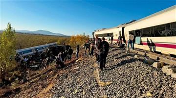 Khabar Odisha:spain-2-trains-collision-and-39-passengers-killed
