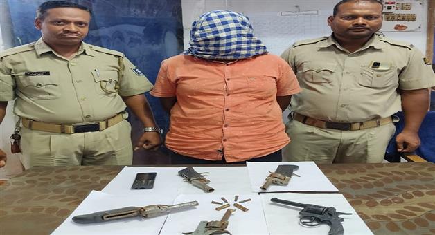 Khabar Odisha:stf-raid-seized-5-pistol