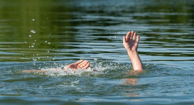 Khabar Odisha:student-goes-missing-in-water-body-in-daruthenga-rescued-later