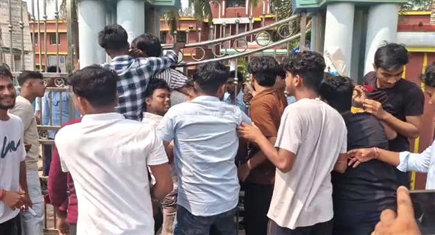 Khabar Odisha:student-union-polls-in-odisha-tension-at-balasore-college-over-nomination-filing