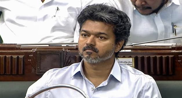 Khabar Odisha:tamil-nadu-cm-thalapathy-vijay-security-breach-couple-detained