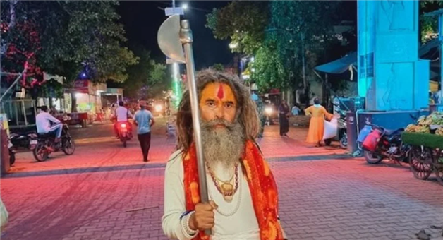 Khabar Odisha:tension-in-mathura-cow-protector-farsa-wala-baba-death-cm-yogi-orders-action