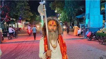 Khabar Odisha:tension-in-mathura-cow-protector-farsa-wala-baba-death-cm-yogi-orders-action