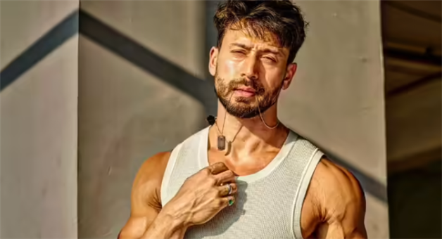 Khabar Odisha:tiger-shroff-confesses-his-fear-of-flying-aerophobia-details-in-odia