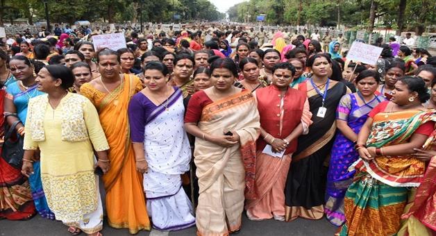 Khabar Odisha:transgenders-strike-at-bhubaneswar