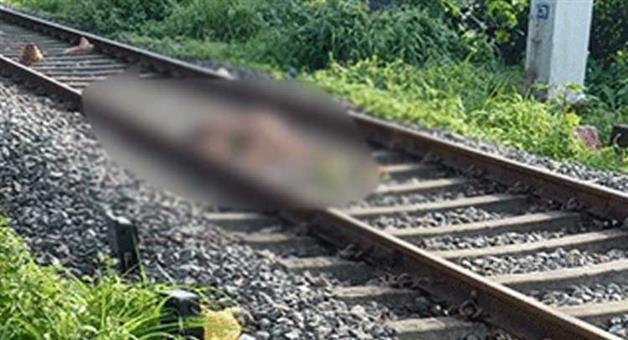 Khabar Odisha:two-women-killed-after-being-hit-by-a-train-in-baleswar