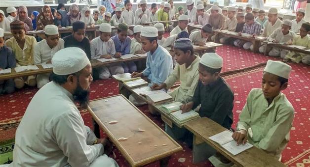 Khabar Odisha:vande-mataram-mandatory-in-west-bengal-madrasas-know-board-system-and-funding-details