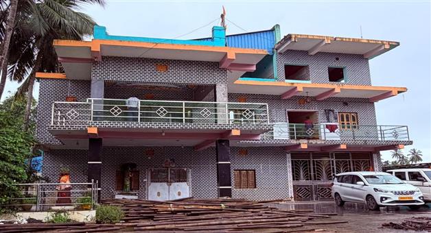 Khabar Odisha:vigilance-raids-at-naugaon-sra-residence