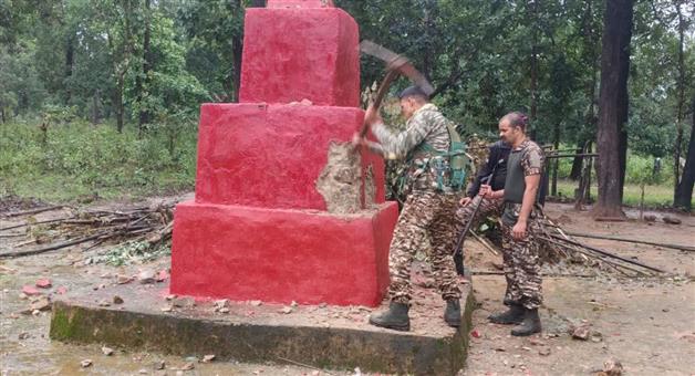 Khabar Odisha:villagers-destroy-shahid-stambh-of-naxal