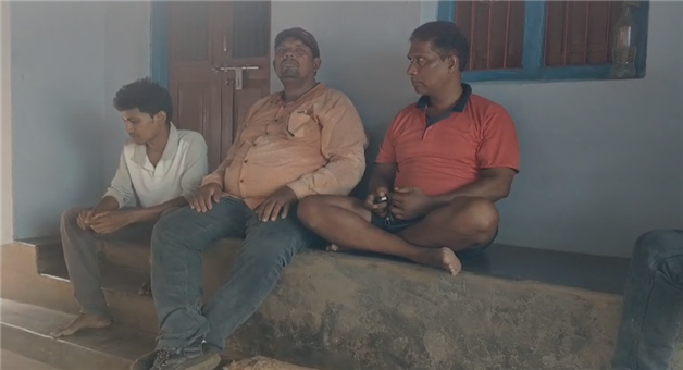 Khabar Odisha:villagers-detain-5-employees-of-electric-department