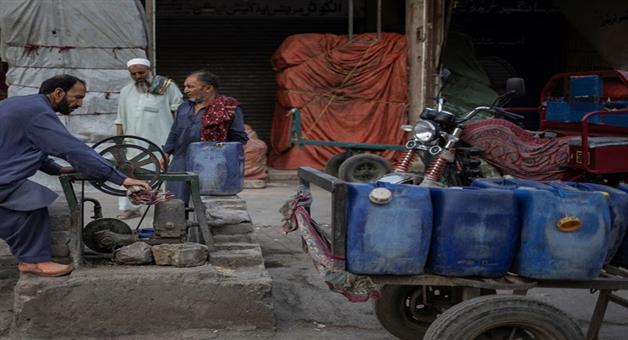 Khabar Odisha:water-crisis-deepens-Pakistan-struggles-for-a-drop-of-water