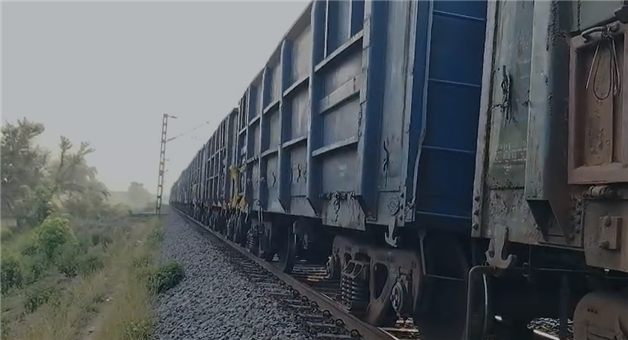 Khabar Odisha:young-man-commits-suicide-on-train-track