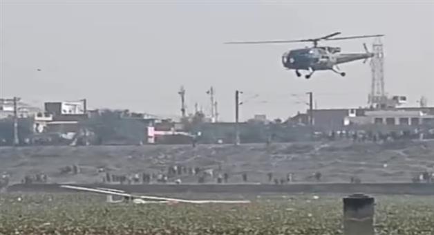 Khabar Odisha:ପ୍ରୟାଗରାଜରେ-ବାୟୁସେନାରେ-ଟ୍ରେନି-ବିମାନ-କ୍ରାଶ-ପୋଖରୀରେ-ଖସିବାରୁ-ଟଳିଗଲା-ବଡ-ଦୁର୍ଘଟଣା